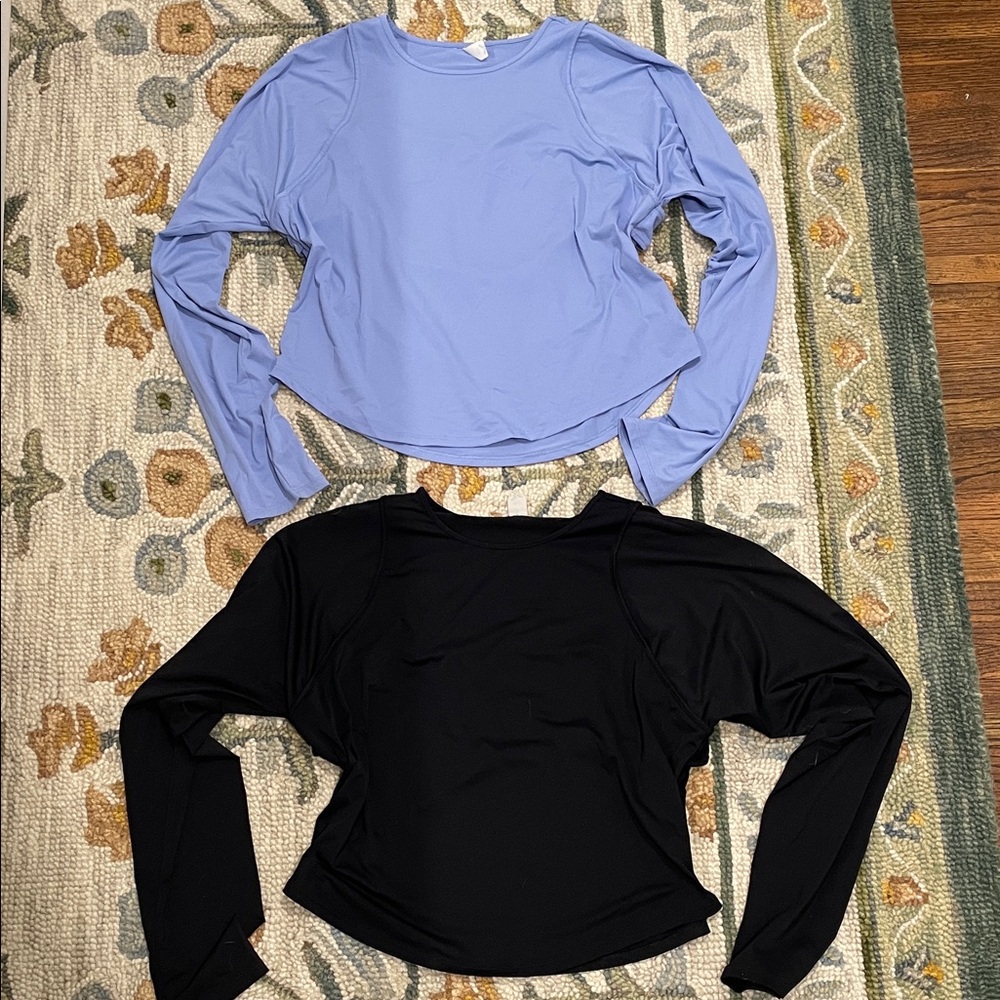 Old Navy Women's Long Sleeve workout Tops in Black and Light Blue